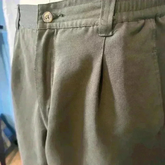 Royal Robbin’s Women’s Size 12 Shorts. Elastic Waist With Belt Loops. Olive - Picture 2 of 8